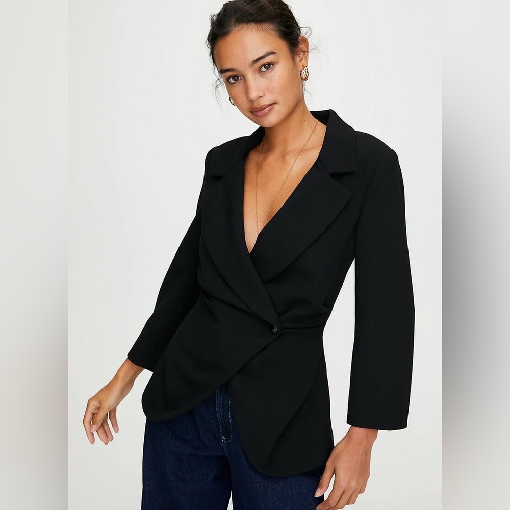 BNWOT Aritzia Wilfred Selina Blazer.